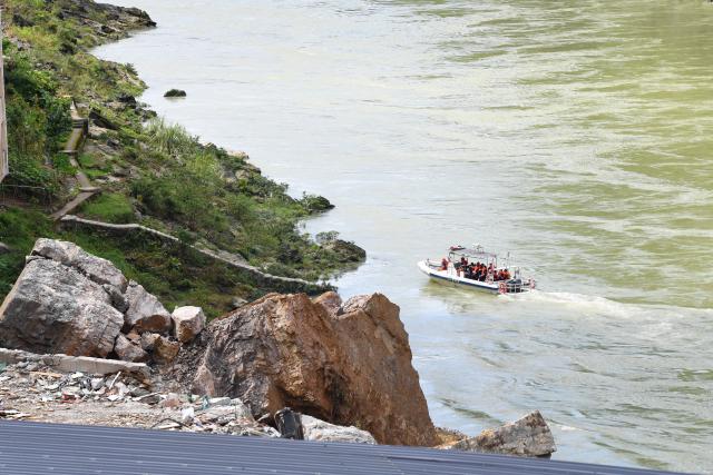(260719) -- CHONGQING, July 19, 2026 (Xinhua) -- Rescuers work at the site of a mountain collapse in Pengshui Miao and Tujia Autonomous County of Chongqing, southwest China, July 19, 2026. A rainfall-induced mountain collapse occurred at 9:08 a.m. on Friday in the Hanjia sub-district of Pengshui, burying more than 10 residential buildings, while leaving some local residents trapped and unaccounted for.
   China activated a Level-II national emergency response for geological disasters. Multiple rescue forces including emergency response, fire control and public security rushed to the scene and launched full-scale search and rescue operations, while local residents also volunteered to take part in the rescue efforts. (Xinhua/Tang Yi)