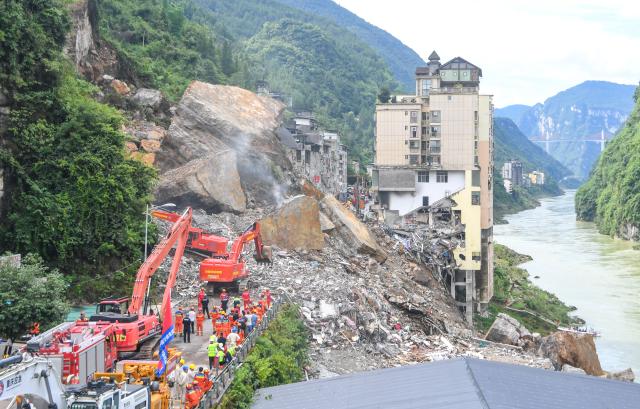 (260719) -- CHONGQING, July 19, 2026 (Xinhua) -- Rescuers work at the site of a mountain collapse in Pengshui Miao and Tujia Autonomous County of Chongqing, southwest China, July 19, 2026. A rainfall-induced mountain collapse occurred at 9:08 a.m. on Friday in the Hanjia sub-district of Pengshui, burying more than 10 residential buildings, while leaving some local residents trapped and unaccounted for.
   China activated a Level-II national emergency response for geological disasters. Multiple rescue forces including emergency response, fire control and public security rushed to the scene and launched full-scale search and rescue operations, while local residents also volunteered to take part in the rescue efforts. (Xinhua/Tang Yi)