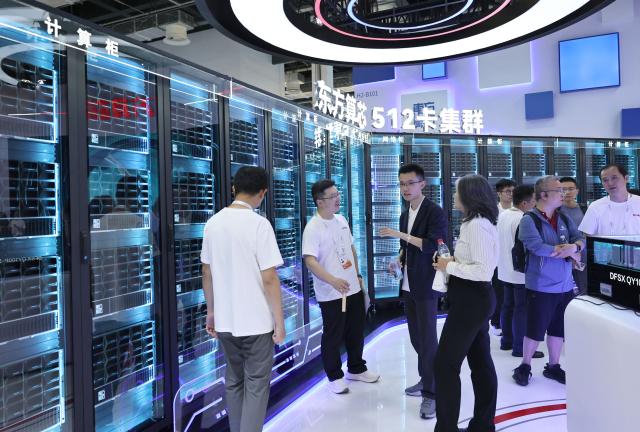 (260719) -- SHANGHAI, July 19, 2026 (Xinhua) -- People view a high-performance AI chip cluster displayed during the 2026 World AI Conference and High-Level Meeting on Global AI Governance in Shanghai, east China, July 17, 2026. The 2026 World AI Conference (WAIC) and High-Level Meeting on Global AI Governance opened here on Friday. A group of domestic supernode products draw public attentions during the event. (Xinhua/Fang Zhe)