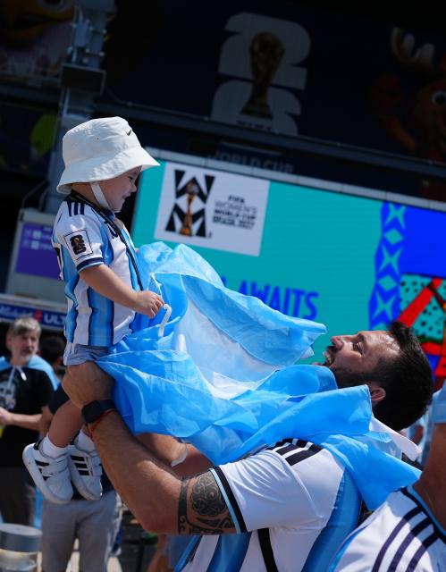 (260720) -- NEW JERSEY, July 20, 2026 (Xinhua) -- Fans of Argentina cheer prior to the final match between Spain and Argentina at the 2026 FIFA World Cup at the New York New Jersey Stadium, the United States, July 19, 2026. (Xinhua/Jia Haocheng)