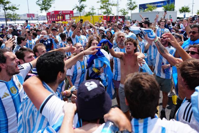 (260720) -- NEW JERSEY, July 20, 2026 (Xinhua) -- Fans of Argentina cheer prior to the final match between Spain and Argentina at the 2026 FIFA World Cup at the New York New Jersey Stadium, the United States, July 19, 2026. (Xinhua/Jia Haocheng)