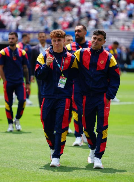 (260720) -- NEW JERSEY, July 20, 2026 (Xinhua) -- Pedri (R) and Victor Munoz of Spain are seen before the final match between Spain and Argentina at the 2026 FIFA World Cup at the New York New Jersey Stadium, the United States, July 19, 2026. (Xinhua/Jia Haocheng)