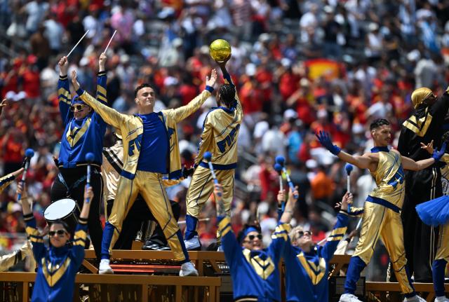 (260720) -- NEW JERSEY, July 20, 2026 (Xinhua) -- Artists perform before the final match between Spain and Argentina at the 2026 FIFA World Cup at the New York New Jersey Stadium, the United States, July 19, 2026. (Xinhua/Wu Xiaoling)