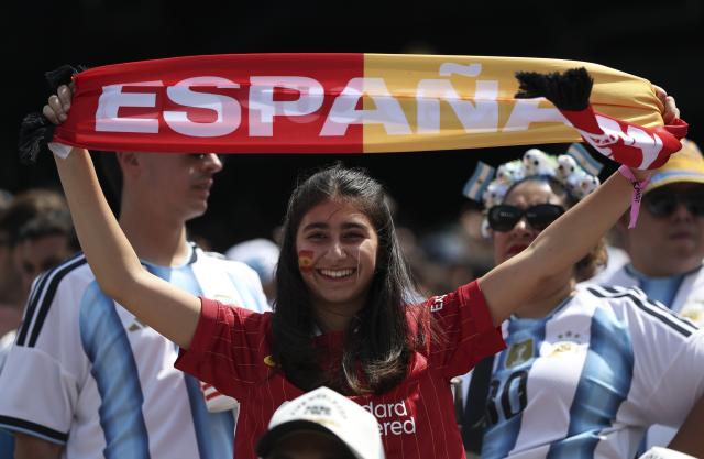 (260720) -- NEW JERSEY, July 20, 2026 (Xinhua) -- A fan of Spain is seen before the final match between Spain and Argentina at the 2026 FIFA World Cup at the New York New Jersey Stadium, the United States, July 19, 2026. (Xinhua/Li Ming)