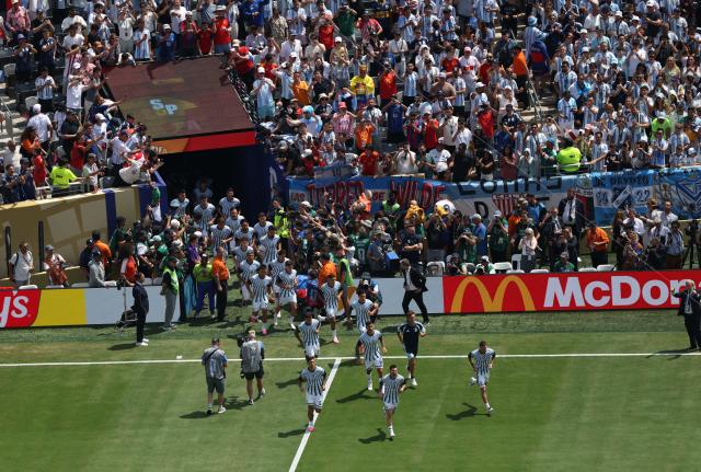(260720) -- NEW JERSEY, July 20, 2026 (Xinhua) -- Players of Argentina rush into the field before the final match between Spain and Argentina at the 2026 FIFA World Cup at the New York New Jersey Stadium, the United States, July 19, 2026. (Xinhua/Hu Xingyu)