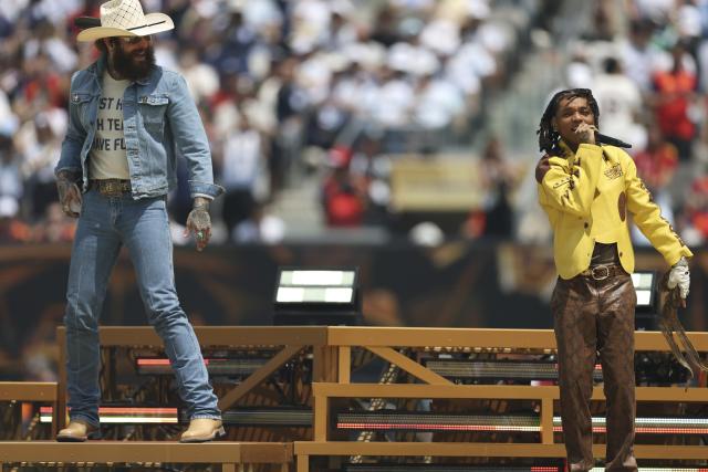 (260720) -- NEW JERSEY, July 20, 2026 (Xinhua) -- Singers Post Malone (L) and Swae Lee perform before the final match between Spain and Argentina at the 2026 FIFA World Cup at the New York New Jersey Stadium, the United States, July 19, 2026. (Xinhua/Li Ming)