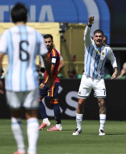 (260720) -- NEW JERSEY, July 20, 2026 (Xinhua) -- Rodrigo De Paul (R) of Argentina reacts during the final match between Spain and Argentina at the 2026 FIFA World Cup at the New York New Jersey Stadium, the United States, July 19, 2026. (Xinhua/Li Ming)