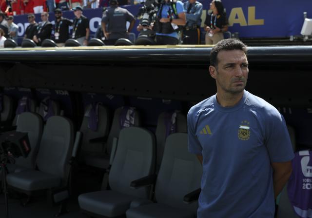 (260720) -- NEW JERSEY, July 20, 2026 (Xinhua) -- Lionel Scaloni, head coach of Argentina, reacts before the final match between Spain and Argentina at the 2026 FIFA World Cup at the New York New Jersey Stadium, the United States, July 19, 2026. (Xinhua/Li Ming)
