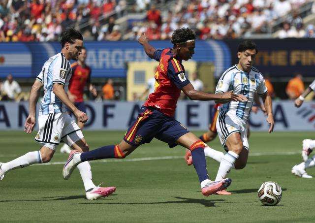 (260720) -- NEW JERSEY, July 20, 2026 (Xinhua) -- Lamine Yamal (C) of Spain competes during the final match between Spain and Argentina at the 2026 FIFA World Cup at the New York New Jersey Stadium, the United States, July 19, 2026. (Xinhua/Li Ming)