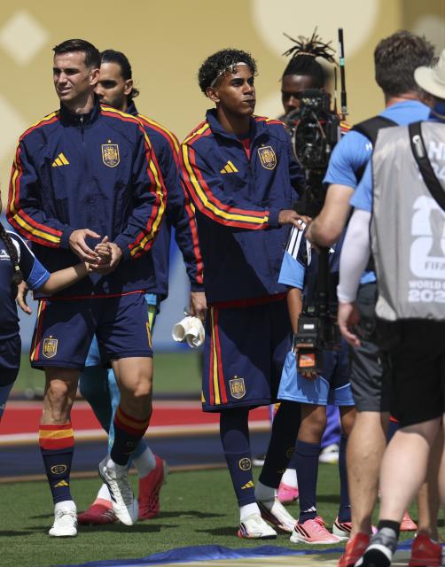 (260720) -- NEW JERSEY, July 20, 2026 (Xinhua) -- Lamine Yamal (C) of Spain is seen before the final match between Spain and Argentina at the 2026 FIFA World Cup at the New York New Jersey Stadium, the United States, July 19, 2026. (Xinhua/Li Ming)