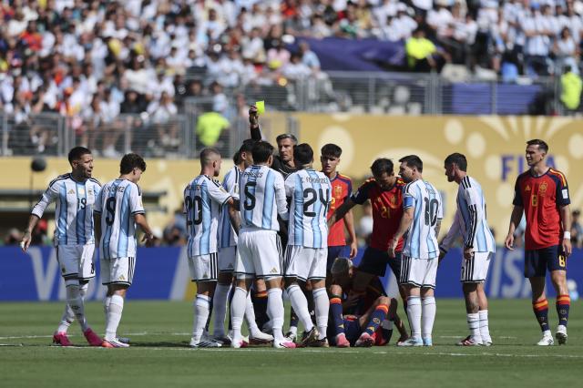 (260720) -- NEW JERSEY, July 20, 2026 (Xinhua) -- Leandro Paredes (5th L) of Argentina is shown a yellow card during the final match between Spain and Argentina at the 2026 FIFA World Cup at the New York New Jersey Stadium, the United States, July 19, 2026. (Xinhua/Cao Can)