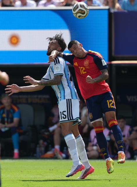 (260720) -- NEW JERSEY, July 20, 2026 (Xinhua) -- Pedro Porro of Spain (R) competes against Nico Gonzalez of Argentina during the final match between Spain and Argentina at the 2026 FIFA World Cup at the New York New Jersey Stadium, the United States, July 19, 2026. (Xinhua/Huang Zongzhi)