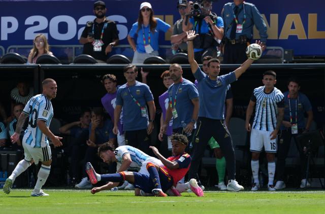 (260720) -- NEW JERSEY, July 20, 2026 (Xinhua) -- Coaches of Argentina react during the final match between Spain and Argentina at the 2026 FIFA World Cup at the New York New Jersey Stadium, the United States, July 19, 2026. (Xinhua/Huang Zongzhi)