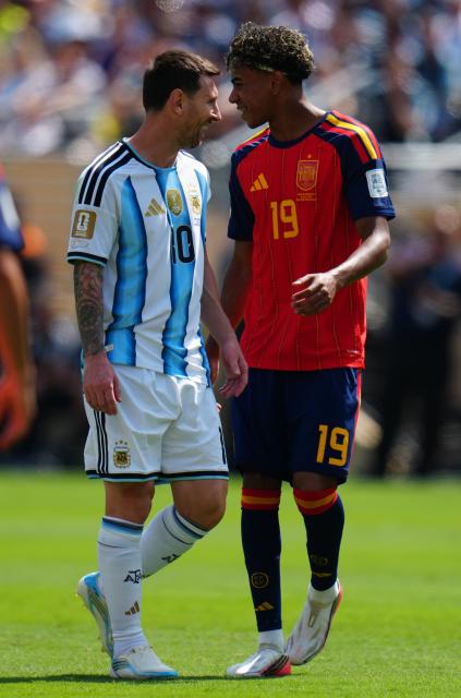 (260720) -- NEW JERSEY, July 20, 2026 (Xinhua) -- Lamine Yamal (R) of Spain and Lionel Messi of Argentina are seen during the final match between Spain and Argentina at the 2026 FIFA World Cup at the New York New Jersey Stadium, the United States, July 19, 2026. (Xinhua/Jia Haocheng)