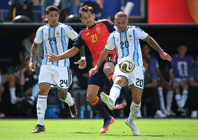 (260720) -- NEW JERSEY, July 20, 2026 (Xinhua) -- Mikel Oyarzabal (C) of Spain competes with Alexis Mac Allister (R) of Argentina during the final match between Spain and Argentina at the 2026 FIFA World Cup at the New York New Jersey Stadium, the United States, July 19, 2026. (Xinhua/Wu Xiaoling)