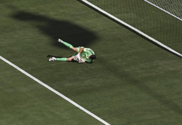 (260720) -- NEW JERSEY, July 20, 2026 (Xinhua) -- Emiliano Martinez, goalkeeper of Argentina makes a save during the final match between Spain and Argentina at the 2026 FIFA World Cup at the New York New Jersey Stadium, the United States, July 19, 2026. (Xinhua/Xu Zijian)