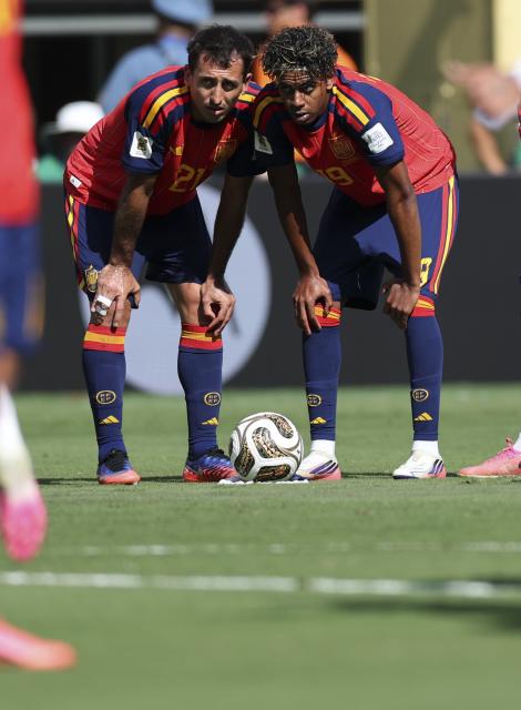 (260720) -- NEW JERSEY, July 20, 2026 (Xinhua) -- Lamine Yamal (R) and Mikel Oyarzabal of Spain react during the final match between Spain and Argentina at the 2026 FIFA World Cup at the New York New Jersey Stadium, the United States, July 19, 2026. (Xinhua/Cao Can)