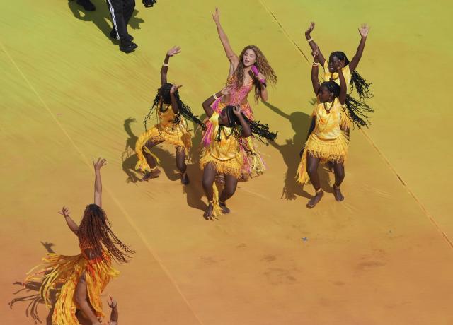 (260720) -- NEW JERSEY, July 20, 2026 (Xinhua) -- Shakira (top C) performs during the halftime show of the final match between Spain and Argentina at the 2026 FIFA World Cup at the New York New Jersey Stadium, the United States, July 19, 2026. (Xinhua/Chen Yichen)