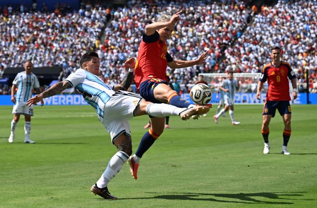 (260720) -- NEW JERSEY, July 20, 2026 (Xinhua) -- Dani Olmo (front R) of Spain competes against Enzo Fernandez of Argentina during the final match between Spain and Argentina at the 2026 FIFA World Cup at the New York New Jersey Stadium, the United States, July 19, 2026. (Xinhua/Xiao Yijiu)