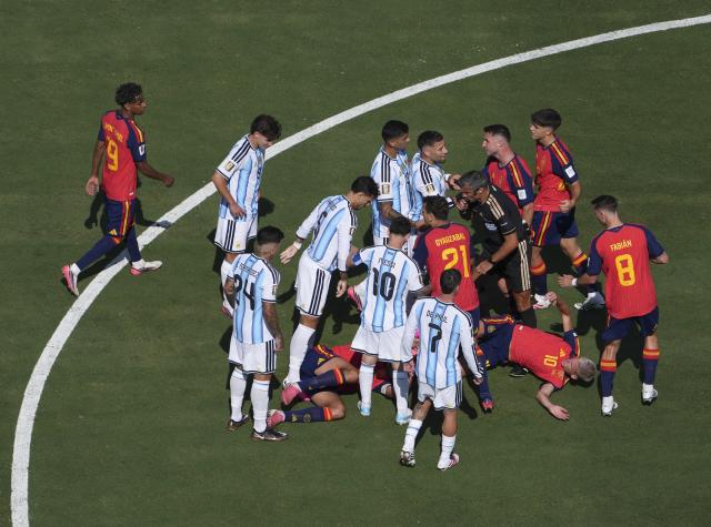 (260720) -- NEW JERSEY, July 20, 2026 (Xinhua) -- Dani Olmo (down R) of Spain is fouled by Leandro Paredes (4th L) of Argentina during the final match between Spain and Argentina at the 2026 FIFA World Cup at the New York New Jersey Stadium, the United States, July 19, 2026. (Xinhua/Chen Yichen)