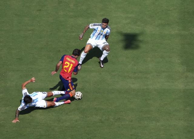 (260720) -- NEW JERSEY, July 20, 2026 (Xinhua) -- Lisandro Martinez (L) of Argentina fouls Mikel Oyarzabal (C) of Spain during the final match between Spain and Argentina at the 2026 FIFA World Cup at the New York New Jersey Stadium, the United States, July 19, 2026. (Xinhua/Chen Yichen)
