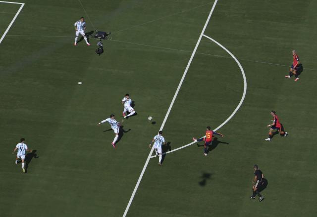 (260720) -- NEW JERSEY, July 20, 2026 (Xinhua) -- Alex Baena (4th R) of Spain shoots during the final match between Spain and Argentina at the 2026 FIFA World Cup at the New York New Jersey Stadium, the United States, July 19, 2026. (Xinhua/Chen Yichen)