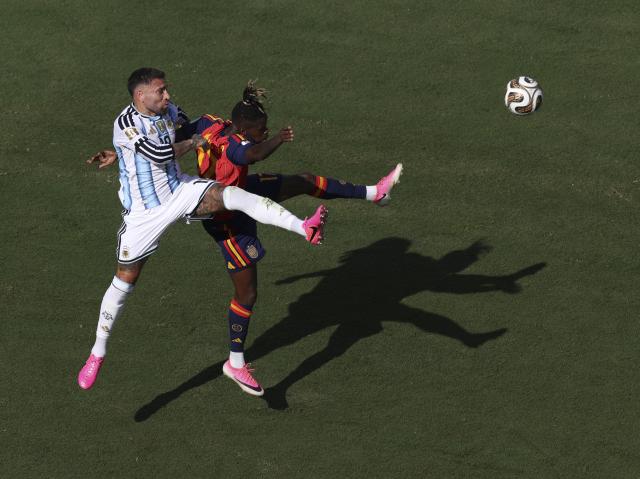 (260720) -- NEW JERSEY, July 20, 2026 (Xinhua) -- Spain's Nico Williams (R) competes against Argentina's Nicolas Otamendi the final match between Spain and Argentina at the 2026 FIFA World Cup at the New York New Jersey Stadium, the United States, July 19, 2026. (Xinhua/Xu Zijian)
