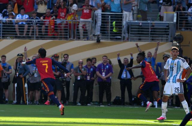 (260720) -- NEW JERSEY, July 20, 2026 (Xinhua) -- Ferran Torres (1st L) of Spain celebrates scoring during the final match between Spain and Argentina at the 2026 FIFA World Cup at the New York New Jersey Stadium, the United States, July 19, 2026. (Xinhua/Huang Zongzhi)