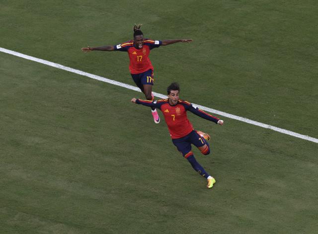 (260720) -- NEW JERSEY, July 20, 2026 (Xinhua) -- Ferran Torres (R) of Spain celebrates scoring during the final match between Spain and Argentina at the 2026 FIFA World Cup at the New York New Jersey Stadium, the United States, July 19, 2026. (Xinhua/Xu Zijian)