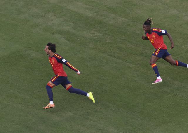 (260720) -- NEW JERSEY, July 20, 2026 (Xinhua) -- Ferran Torres (L) of Spain celebrates scoring during the final match between Spain and Argentina at the 2026 FIFA World Cup at the New York New Jersey Stadium, the United States, July 19, 2026. (Xinhua/Xu Zijian)