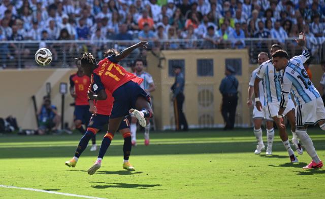 (260720) -- NEW JERSEY, July 20, 2026 (Xinhua) -- Nico Williams (L) of Spain competes during the final match between Spain and Argentina at the 2026 FIFA World Cup at the New York New Jersey Stadium, the United States, July 19, 2026. (Xinhua/Xiao Yijiu)