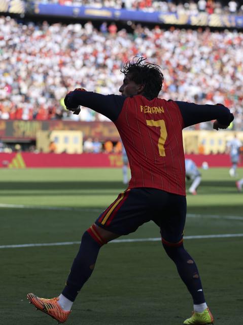 (260720) -- NEW JERSEY, July 20, 2026 (Xinhua) -- Ferran Torres of Spain celebrates after scoring during the final match between Spain and Argentina at the 2026 FIFA World Cup at the New York New Jersey Stadium, the United States, July 19, 2026. (Xinhua/Cao Can)