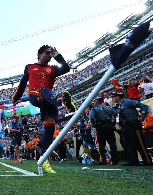 (260720) -- NEW JERSEY, July 20, 2026 (Xinhua) -- Ferran Torres of Spain celebrates after scoring during the final match between Spain and Argentina at the 2026 FIFA World Cup at the New York New Jersey Stadium, the United States, July 19, 2026. (Xinhua/Cao Can)