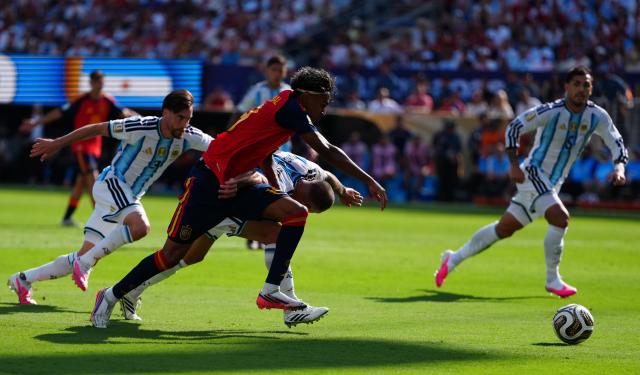 (260720) -- NEW JERSEY, July 20, 2026 (Xinhua) -- Lamine Yamal (Front C) of Spain competes during the final match between Spain and Argentina at the 2026 FIFA World Cup at the New York New Jersey Stadium, the United States, July 19, 2026. (Xinhua/Jia Haocheng)