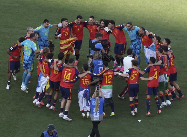 (260720) -- NEW JERSEY, July 20, 2026 (Xinhua) -- Team Spain celebrate after winning the final match between Spain and Argentina at the 2026 FIFA World Cup at the New York New Jersey Stadium, the United States, July 19, 2026. (Xinhua/Xu Zijian)
