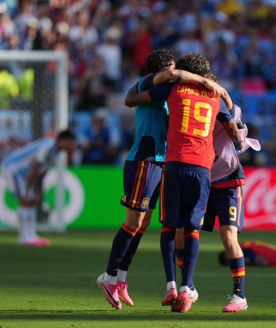 (260720) -- NEW JERSEY, July 20, 2026 (Xinhua) -- Lamine Yamal (C) of Spain celebrates with his teammates after winning the final match between Spain and Argentina at the 2026 FIFA World Cup at the New York New Jersey Stadium, the United States, July 19, 2026. (Xinhua/Huang Zongzhi)