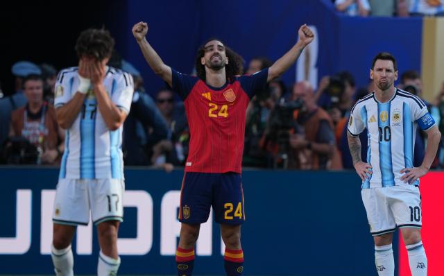 (260720) -- NEW JERSEY, July 20, 2026 (Xinhua) -- Lionel Messi (R) of Argentina reacts after the final match between Spain and Argentina at the 2026 FIFA World Cup at the New York New Jersey Stadium, the United States, July 19, 2026. (Xinhua/Huang Zongzhi)