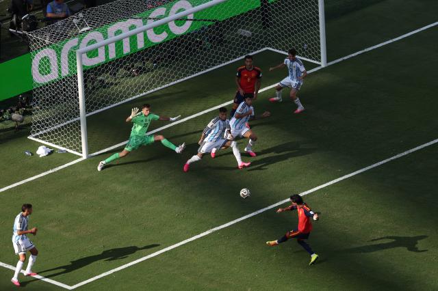 (260720) -- NEW JERSEY, July 20, 2026 (Xinhua) -- Ferran Torres (Bottom R) of Spain scores his goal during the final match between Spain and Argentina at the 2026 FIFA World Cup at the New York New Jersey Stadium, the United States, July 19, 2026. (Xinhua/Hu Xingyu)