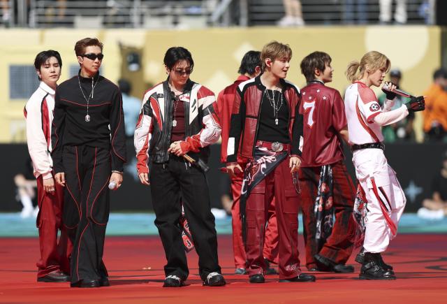(260720) -- NEW JERSEY, July 20, 2026 (Xinhua) -- BTS performs during the halftime show of the final match between Spain and Argentina at the 2026 FIFA World Cup at the New York New Jersey Stadium, the United States, July 19, 2026. (Xinhua/Li Ming)