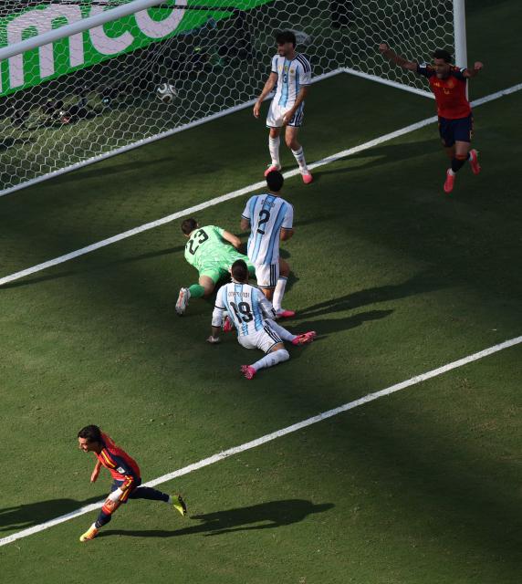 (260720) -- NEW JERSEY, July 20, 2026 (Xinhua) -- Ferran Torres (Bottom) of Spain celebrates scoring during the final match between Spain and Argentina at the 2026 FIFA World Cup at the New York New Jersey Stadium, the United States, July 19, 2026. (Xinhua/Hu Xingyu)