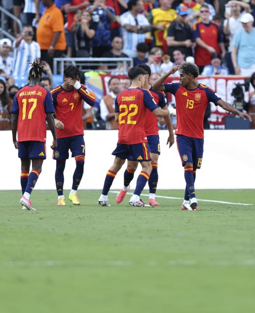 (260720) -- NEW JERSEY, July 20, 2026 (Xinhua) -- Ferran Torres (2nd L) of Spain celebrates after scoring during the final match between Spain and Argentina at the 2026 FIFA World Cup at the New York New Jersey Stadium, the United States, July 19, 2026. (Xinhua/Li Ming)