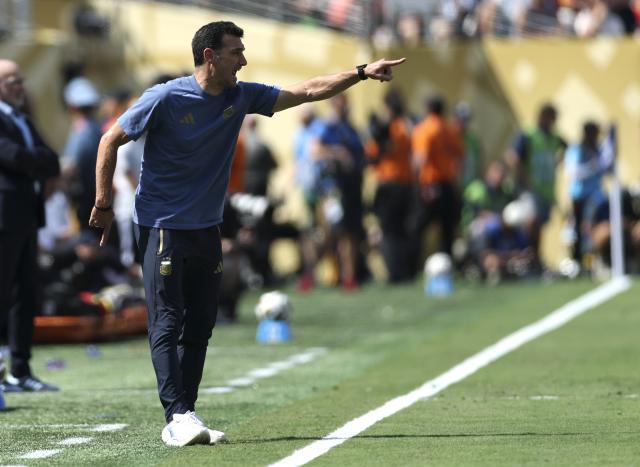 (260720) -- NEW JERSEY, July 20, 2026 (Xinhua) -- Lionel Scaloni, head coach of Argentina, reacts during the final match between Spain and Argentina at the 2026 FIFA World Cup at the New York New Jersey Stadium, the United States, July 19, 2026. (Xinhua/Li Ming)