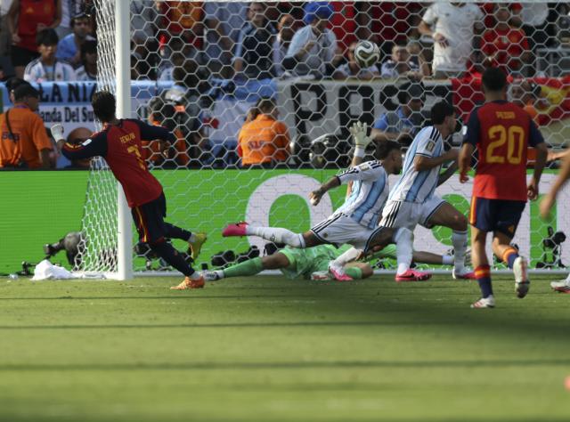 (260720) -- NEW JERSEY, July 20, 2026 (Xinhua) -- Ferran Torres (1st L) of Spain scores during the final match between Spain and Argentina at the 2026 FIFA World Cup at the New York New Jersey Stadium, the United States, July 19, 2026. (Xinhua/Li Ming)