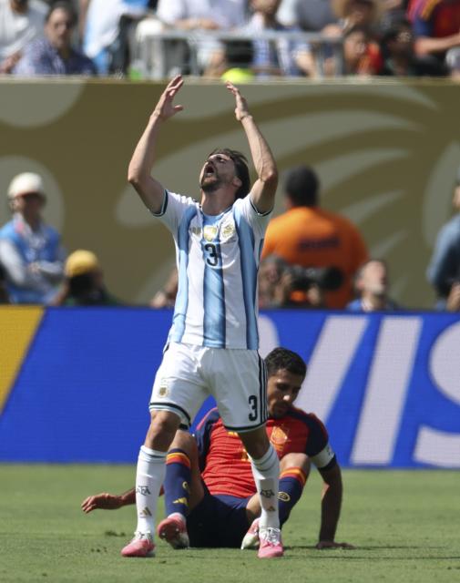 (260720) -- NEW JERSEY, July 20, 2026 (Xinhua) -- Nicolas Tagliafico of Argentina reacts during the final match between Spain and Argentina at the 2026 FIFA World Cup at the New York New Jersey Stadium, the United States, July 19, 2026. (Xinhua/Li Ming)