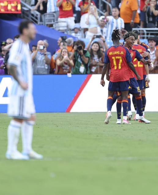 (260720) -- NEW JERSEY, July 20, 2026 (Xinhua) -- Lamine Yamal (R) of Spain celebrates during the final match between Spain and Argentina at the 2026 FIFA World Cup at the New York New Jersey Stadium, the United States, July 19, 2026. (Xinhua/Li Ming)