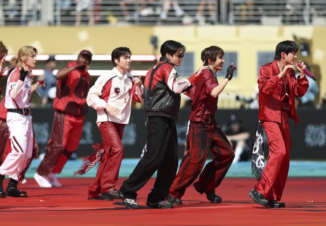 (260720) -- NEW JERSEY, July 20, 2026 (Xinhua) -- BTS performs during the halftime show of the final match between Spain and Argentina at the 2026 FIFA World Cup at the New York New Jersey Stadium, the United States, July 19, 2026. (Xinhua/Li Ming)