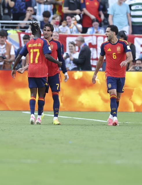 (260720) -- NEW JERSEY, July 20, 2026 (Xinhua) -- Ferran Torres (C) of Spain celebrates with teammates after scoring during the final match between Spain and Argentina at the 2026 FIFA World Cup at the New York New Jersey Stadium, the United States, July 19, 2026. (Xinhua/Li Ming)