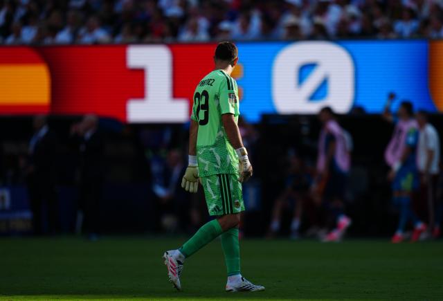 (260720) -- NEW JERSEY, July 20, 2026 (Xinhua) -- Emiliano Martinez, goalkeeper of Argentina reacts during the final match between Spain and Argentina at the 2026 FIFA World Cup at the New York New Jersey Stadium, the United States, July 19, 2026. (Xinhua/Jia Haocheng)