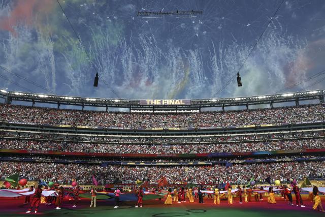(260720) -- NEW JERSEY, July 20, 2026 (Xinhua) -- Actors perform during the halftime show of the final match between Spain and Argentina at the 2026 FIFA World Cup at the New York New Jersey Stadium, the United States, July 19, 2026. (Xinhua/Li Ming)