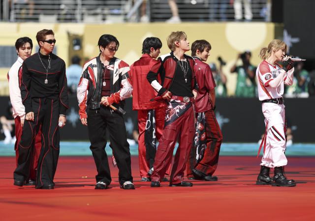 (260720) -- NEW JERSEY, July 20, 2026 (Xinhua) -- BTS performs during the halftime show of the final match between Spain and Argentina at the 2026 FIFA World Cup at the New York New Jersey Stadium, the United States, July 19, 2026. (Xinhua/Li Ming)